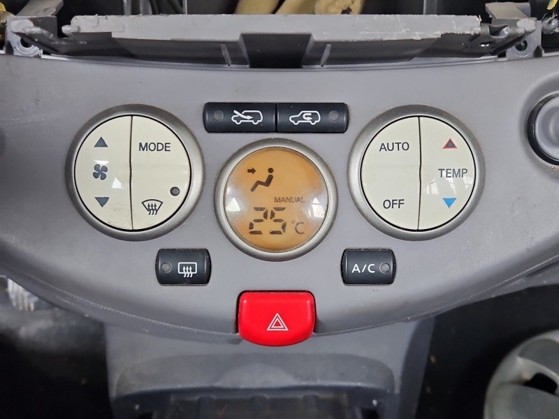 Konsola panel nawiewu Nissan Micra K12 27500-AX701