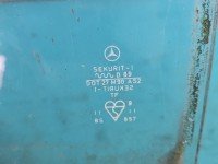 Szyba drzwi tył lewa Mercedes 123 sedan