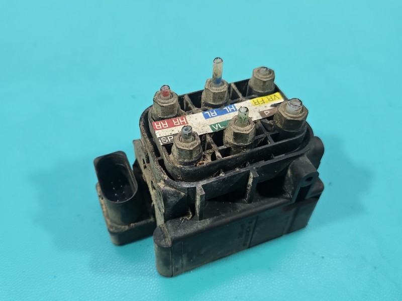 Rozdzielacz Mercedes W221 3.5 V6 A2513200058