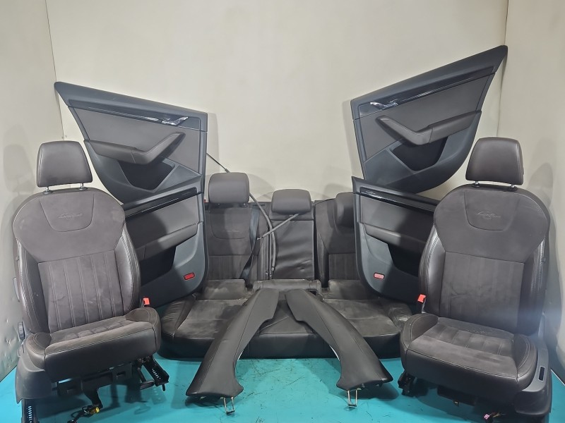 Fotele komplet kanapa Skoda Octavia III