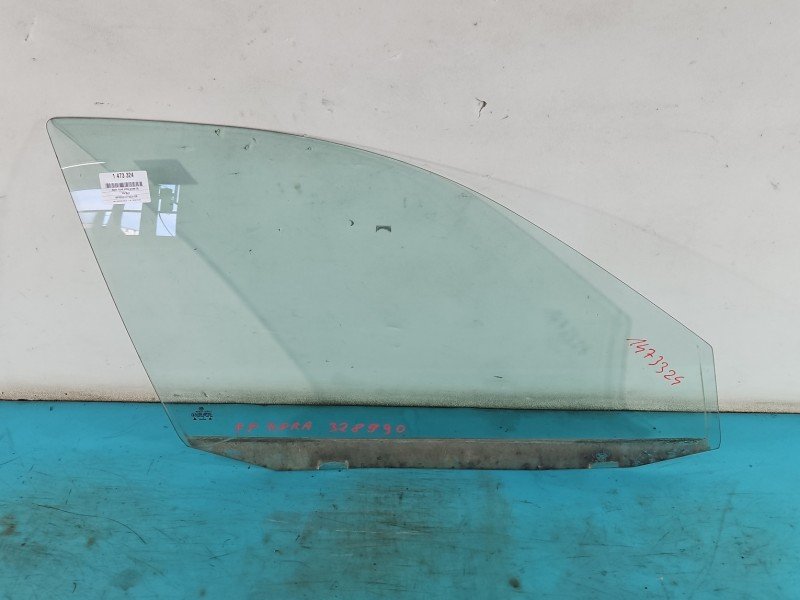 Szyba drzwi przód prawa Vw Bora kombi