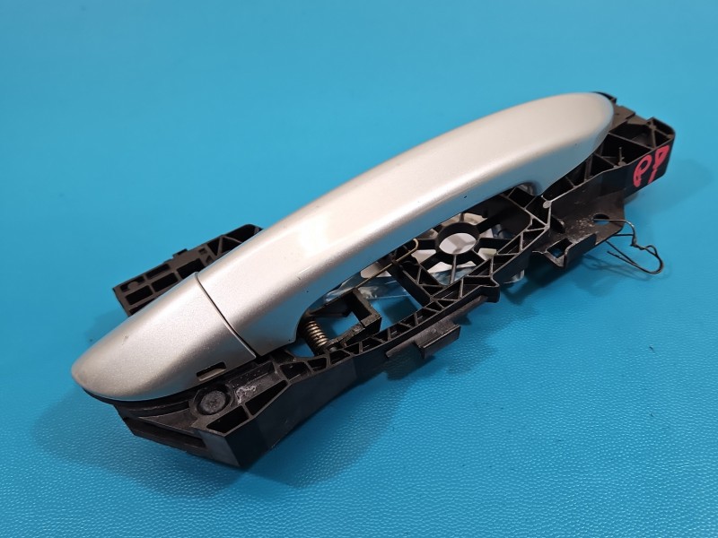 Klamka przód prawa zewnętrzna Vw Passat B7 3C0837886J La7w