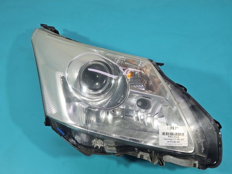Reflektor prawy lampa przód Toyota Avensis III T27 EUROPA