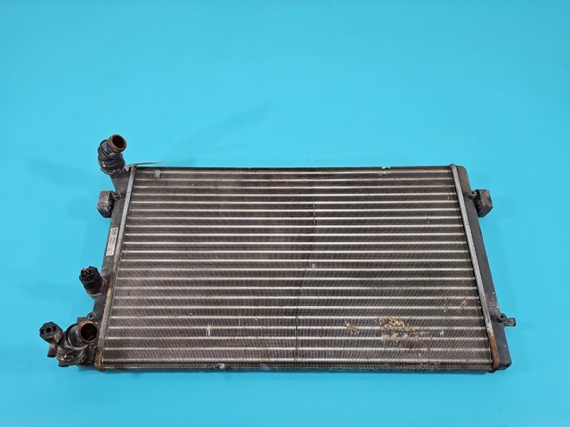 Chłodnica wody Vw Bora 2.0 8V wiel Chłodnica wody Vw Bora 2.0 8V wiel