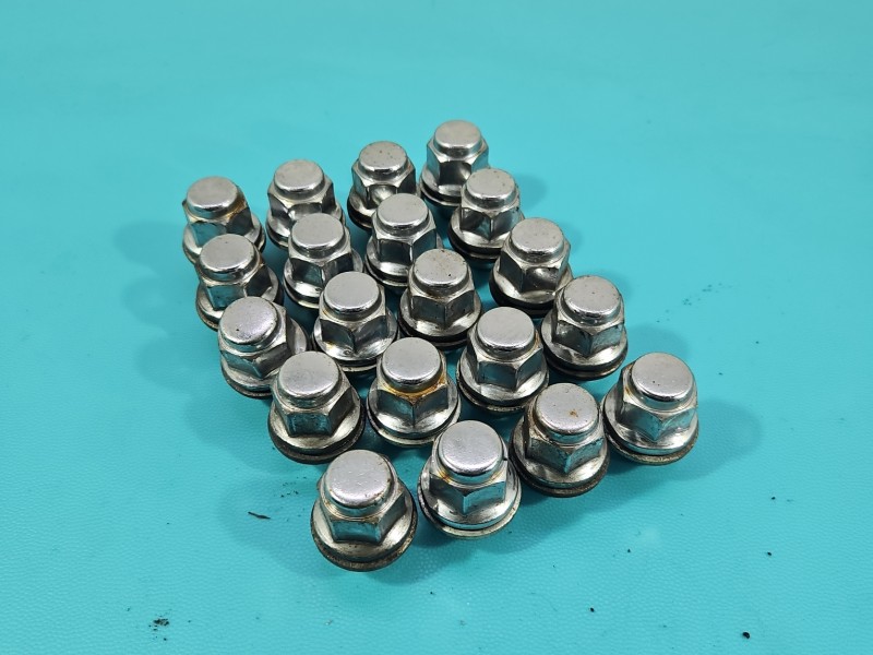 Nakrętki kół LEXUS CT 10-22