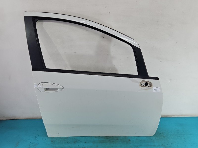 DRZWI PRZÓD PRAWE PASAŻERA Fiat Grande Punto 5d biały 296 DRZWI PRZÓD PRAWE PASAŻERA Fiat Grande Punto 5d biały 296