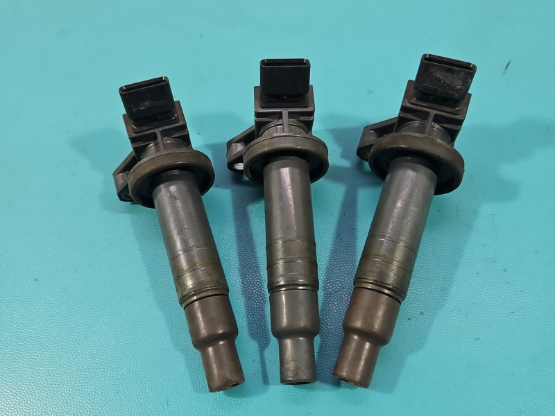 Cewka zapłonowa Toyota Yaris II 90919-02239 1.0 vvti TOYOTA, komplet,3 sztuki, dwie cewki denso 90919-02239, jedna BAEQ126