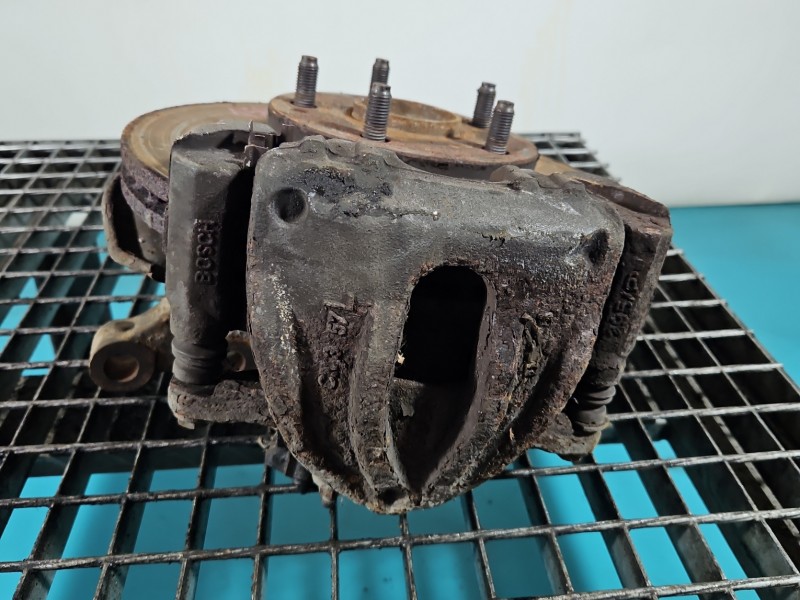 Zacisk przód lewy Toyota Avensis II T25 2.2 D-CAT