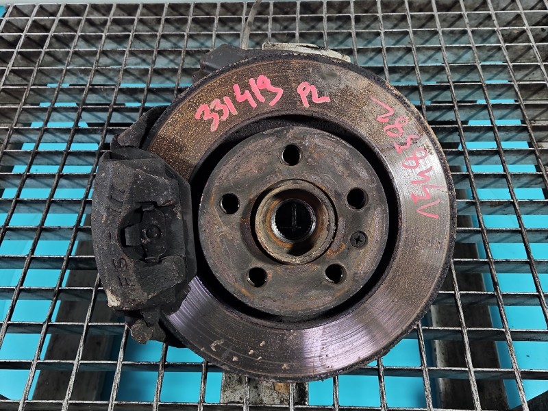 Zwrotnica lewa piasta przód 1.4 mpi Skoda Fabia I