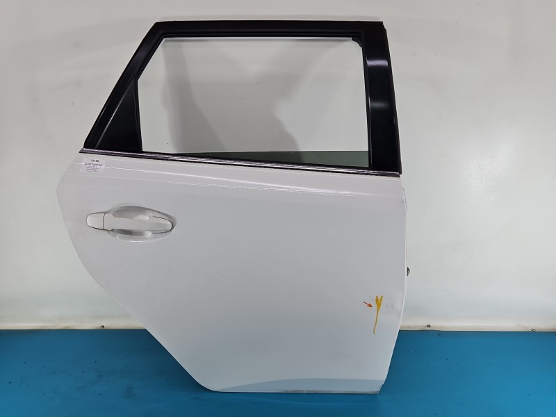 Drzwi tył prawe Toyota Auris II kombi 5d 040