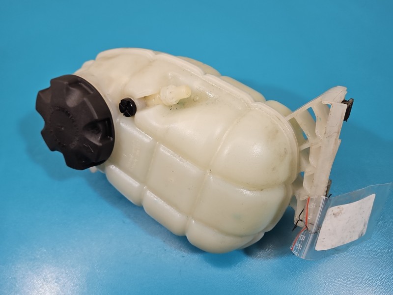 Zbiorniczek Zbiornik wyrównawczy bmw F30 2.0d