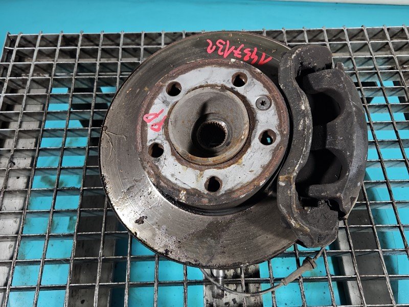 Zwrotnica prawa piasta przód 2.3 dci Renault Master III 10-24