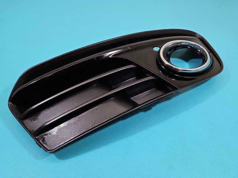 Zaślepka kratka zderzaka prawa atrapa AUDI Q5 08- 8R0807682J