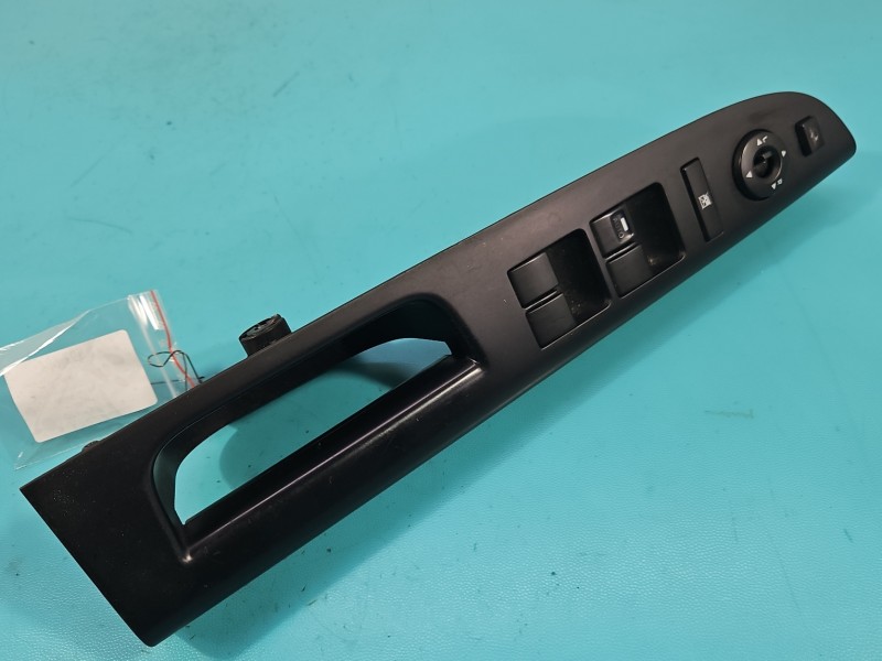 Przełącznik szyb Kia Venga EU 93570-1P420