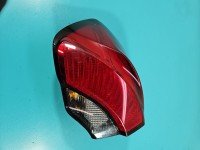 Lampa tył lewa Producent części: FIAT, W BŁOTNIK / KOMBI - HATCHBACK / Z LISTWĄ ŻARÓWKOWĄ Fiat Tipo II 15- HB