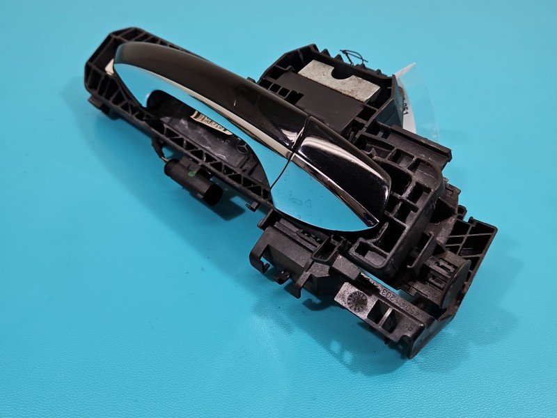 Klamka przód prawa zewnętrzna Mercedes E C207 A207 A2047602434