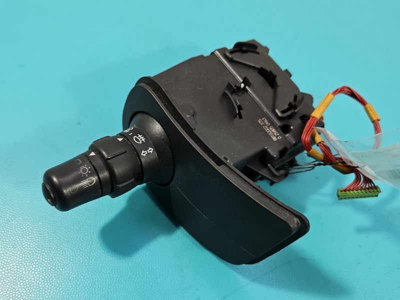 Przełącznik kierunkowskazów świateł Renault Modus 88102002375