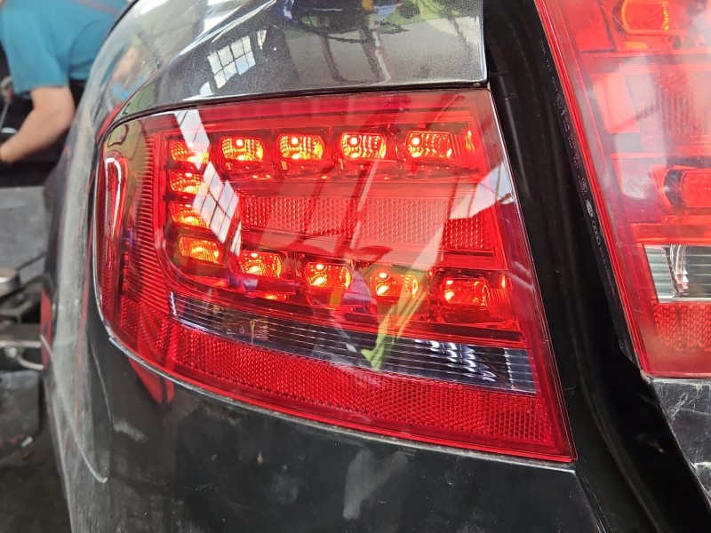 Lampa tył lewa błotnika AUDI A4 B8 sedan EUROPA 8K5945095B