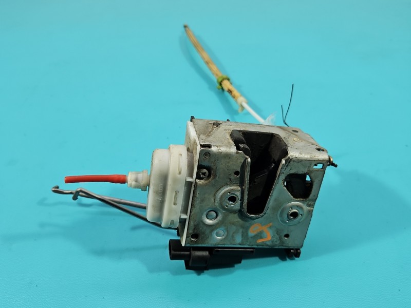 Zamek przód lewy 8D1837015F Audi A8 D2 EUROPA Producent części: Audi