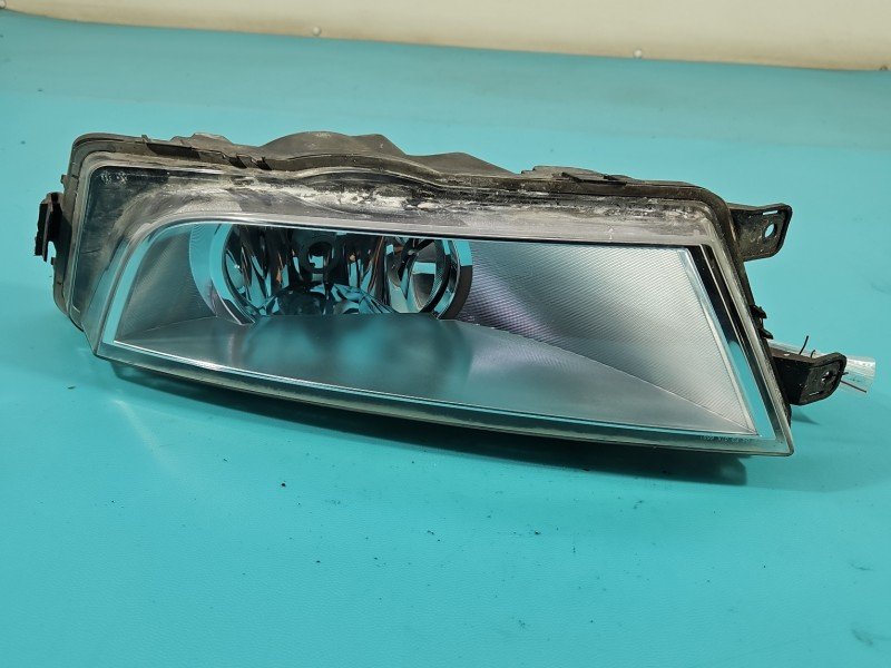 Halogen lewy Skoda Octavia III