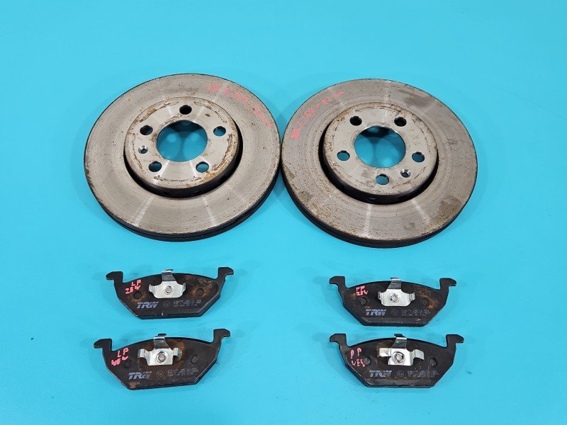 Tarcze hamulcowe przód klocki Seat Ibiza IV 6J 1.4 16V Producent części: Seat, Europejska, 257/ 22mm z klockami