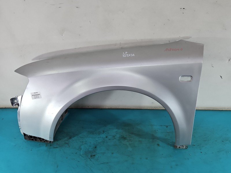 Błotnik przód lewy Audi A4 B6 srebrny LY7W