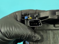 Zamek przód lewy 805030001R Renault Megane III EUROPA uszkodzona plastikowa obudowa