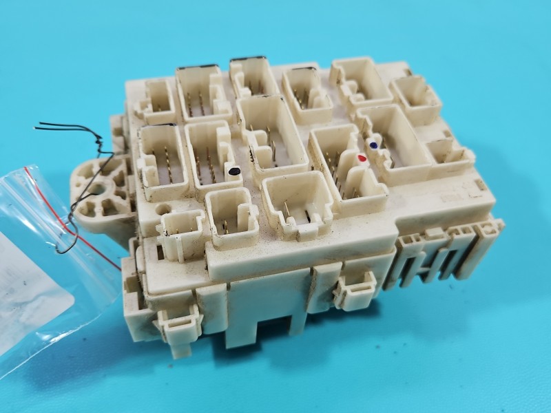 Skrzynka bezpieczników Isuzu D-Max II 11-19 4H06-0307