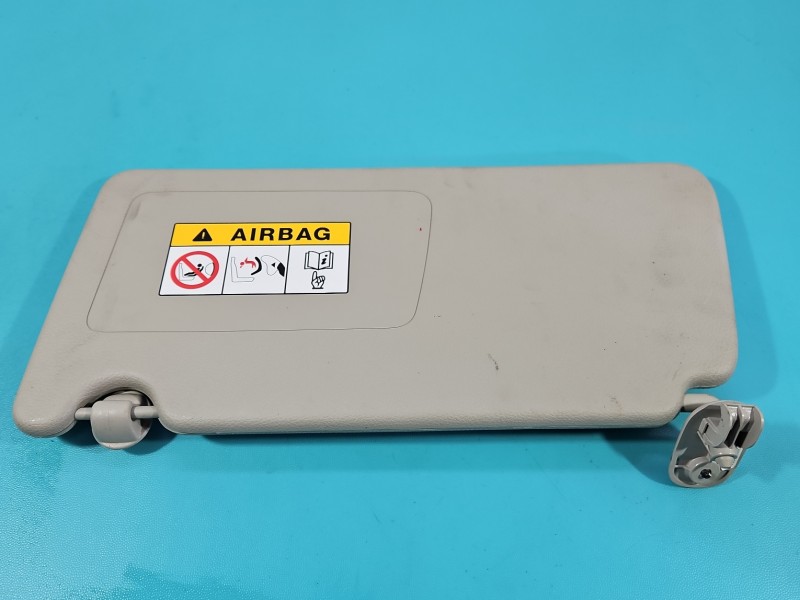 Przesłonka prawa Dacia Dokker DASZEK osłona przeciwsłoneczna