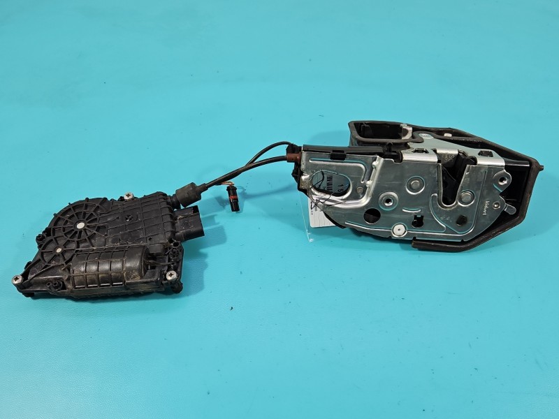 Zamek tył prawy 4154309800 BMW F01 Producent części: BMW, Z dociągiem. Zamek 5pin , dociąd 2pin