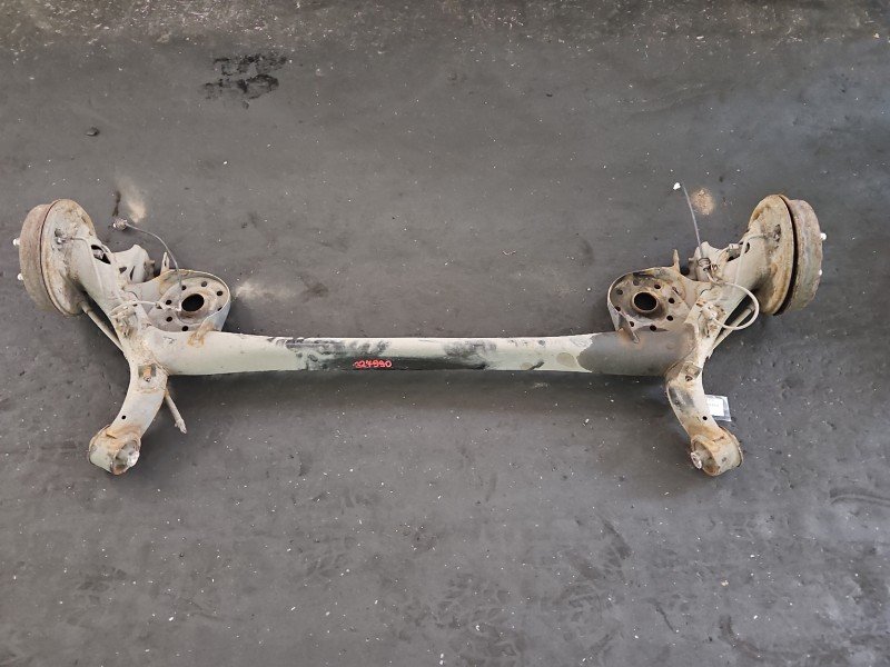 Tylna belka oś tył Toyota Yaris III 1.3 vvti Tylna belka oś tył Toyota Yaris III 1.3 vvti