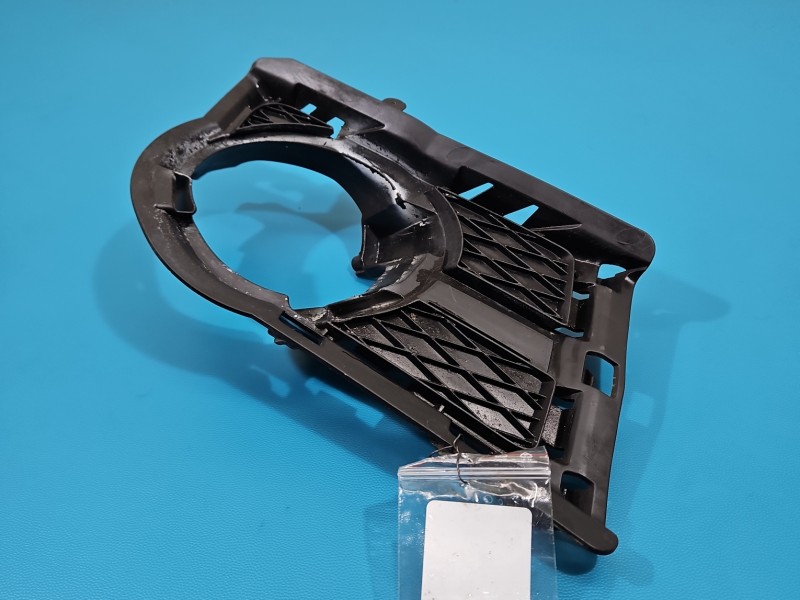 Zaślepka kratka zderzaka prawa atrapa Vw Tiguan I 07- 5N0853666A