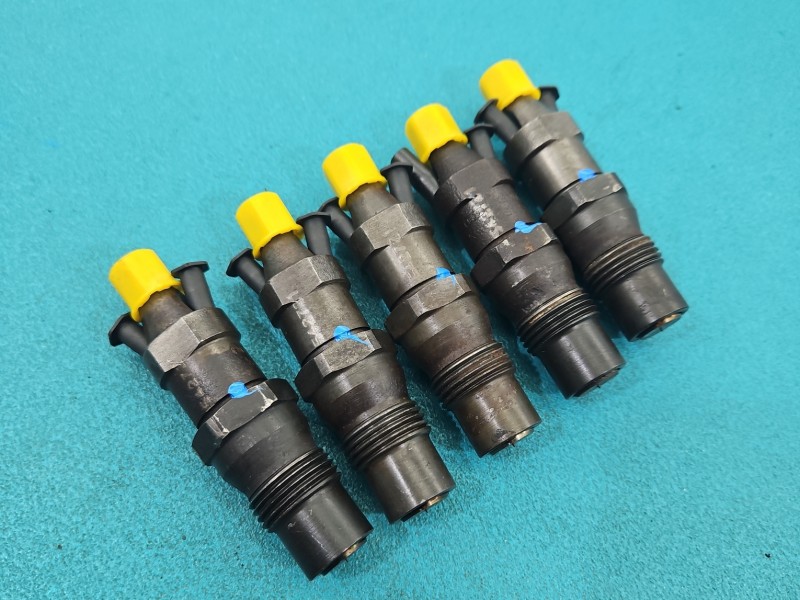 Wtryskiwacz Vw Transporter T4 2.4d 068130202