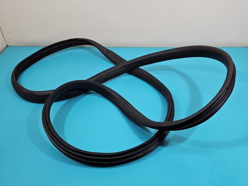 Uszczelka drzwi przód lewa Dacia Sandero III 20-