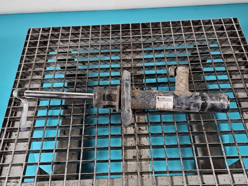 Amortyzator przód prawy przedni Vw Passat B7 Amortyzator przód prawy przedni Vw Passat B7