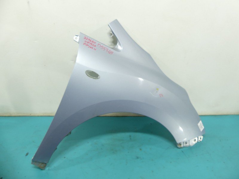 Błotnik przód prawy Toyota Verso 09- błękitny 8S1