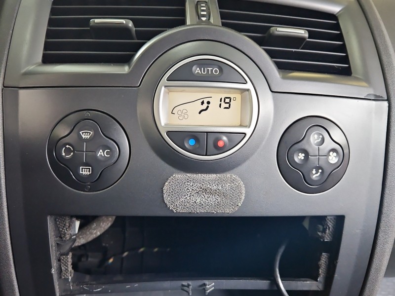 Konsola panel nawiewu Renault Megane II 8200413906