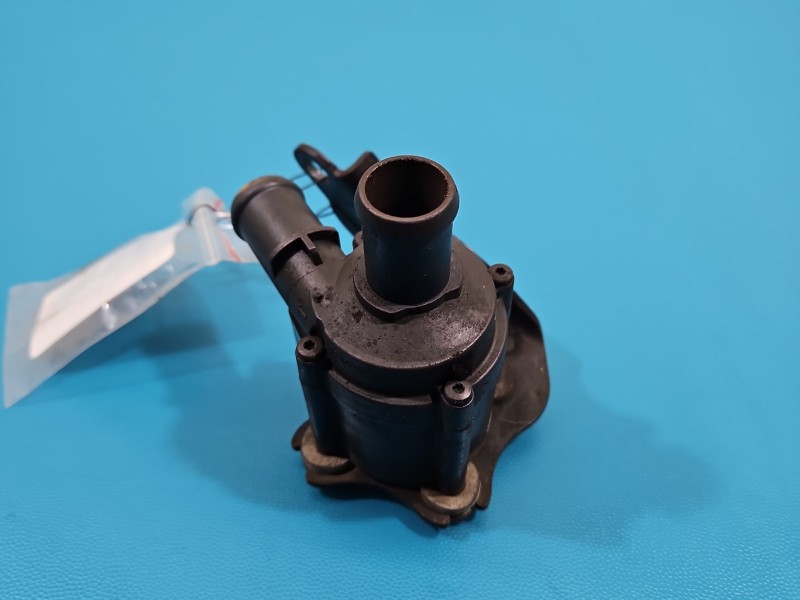 Pompka obiegu wody pompa Skoda Octavia III 1.6 tdi 5Q0121599Q