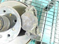 Zacisk przód lewy Mercedes 123 2.4 d