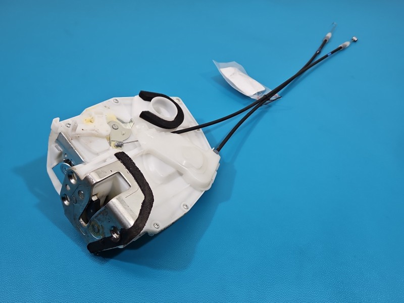 Zamek tył prawy 82301-79J22Y2 Suzuki Sx4 I 06- Suzuki, 2 PIN