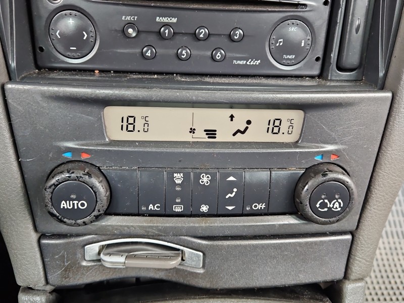 Konsola panel nawiewu Renault Laguna II 8200264425-C