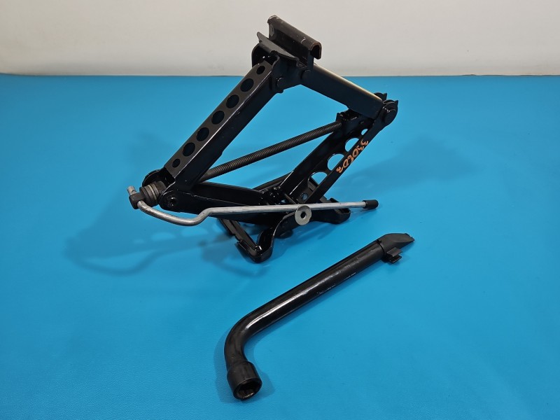 lewarek Podnośnik samochodowy trapezowy Volvo V50 S40 II