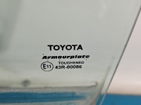 Szyba drzwi tył lewa Toyota Corolla E15 sedan