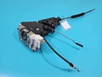 Zamek przód prawy 1697202835 Mercedes W169 EUROPA 4pin. Uszkodzone zapięcie trzymającej wtyczkę