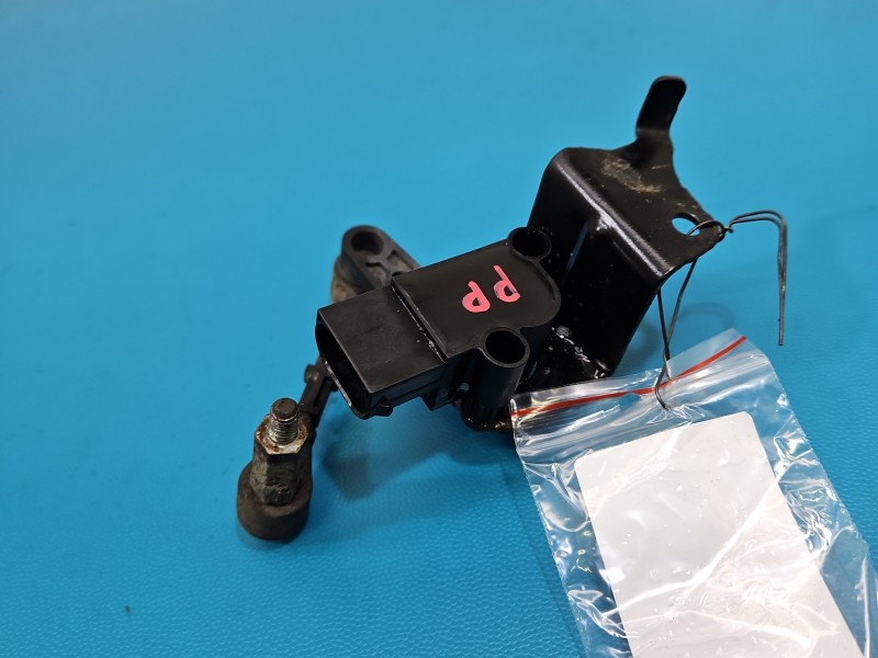 Czujnik poziomowania xenon Jaguar F-Pace 16-