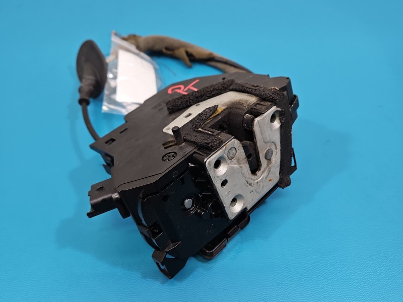 Zamek tył prawy 825000767R, 40727203 Renault Clio IV 12-20 4pin