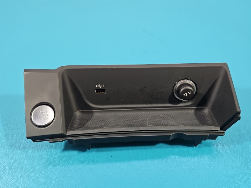 Gniazdo zapalniczki Audi A5 F5 8W1864131C