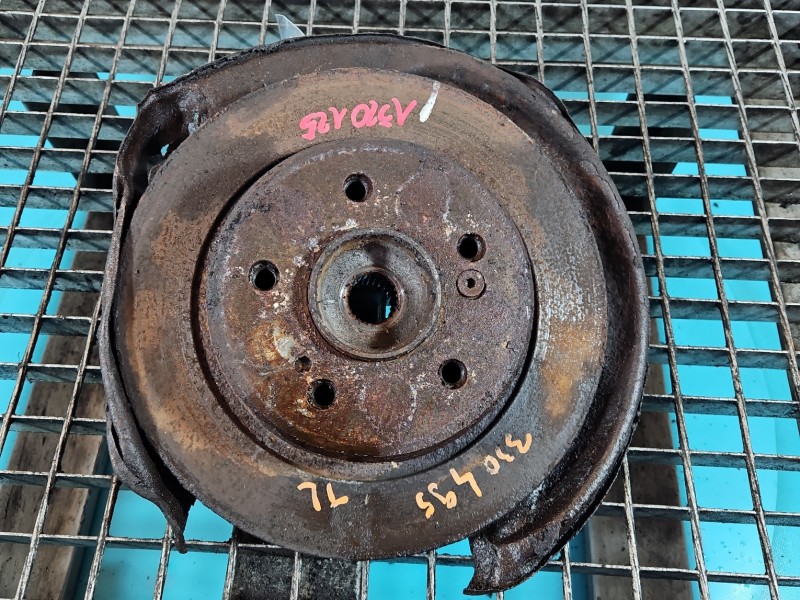 Piasta koła tył lewa zwrotnica łożysko Mercedes W203 2.2 CDI