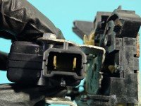 Zamek przód lewy 8200735227 Dacia Sandero I 08-12 EUROPA Producent części: Dacia, 2 PIN