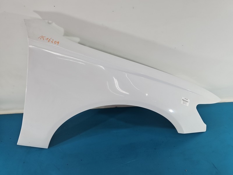 Błotnik przód prawy AUDI A6 C7 LY9C